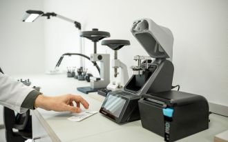 Duehrkoop-Uhrmacherwerkstatt-Einblick3-1600x100px