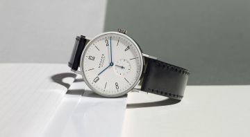 Nomos-Glashütte-Tangente-Uhrenkollektion-desk