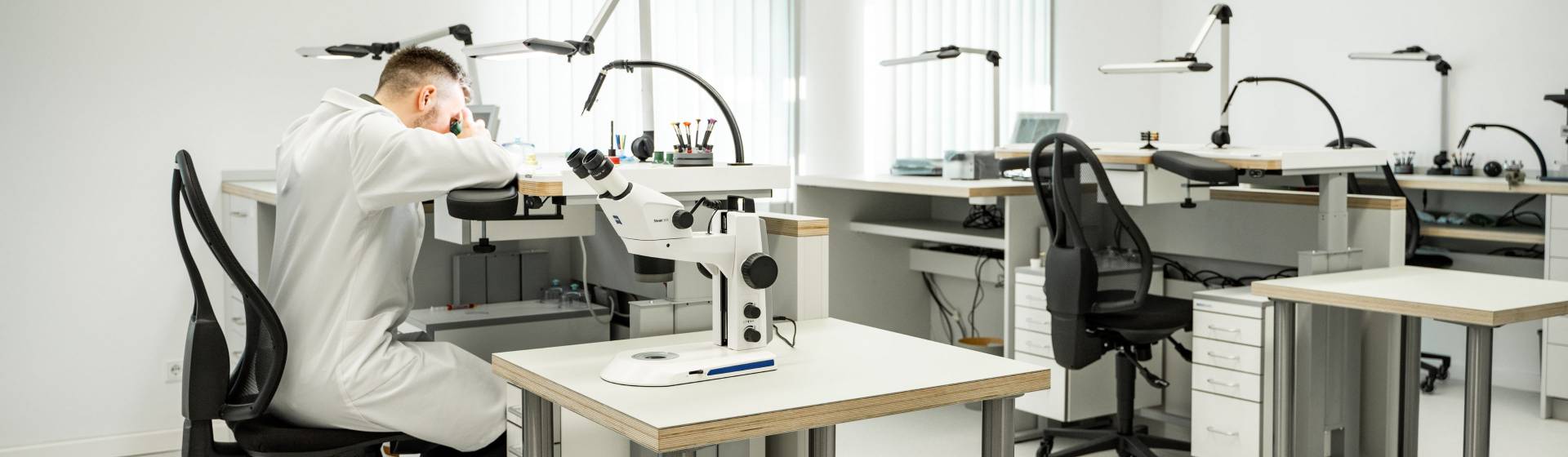 Duehrkoop-Uhrenwerkstatt-Slider-3840x1120px