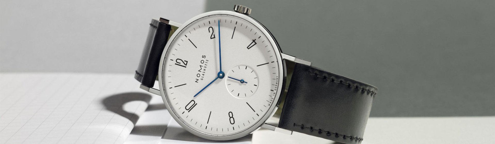 Nomos-Glashütte-Tangente-Uhrenkollektion-desk